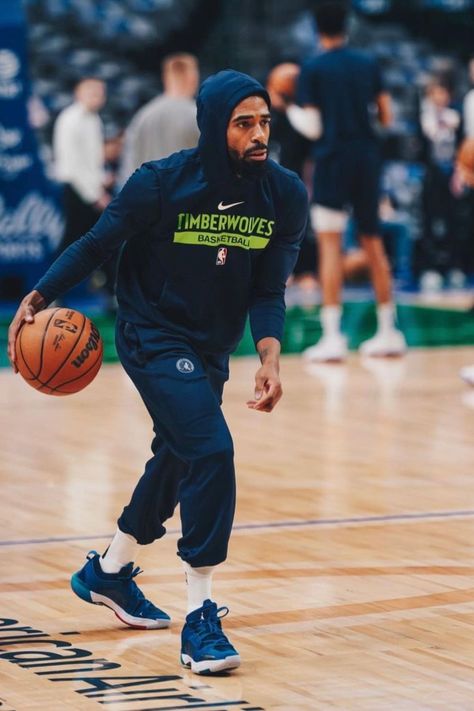 Mike Conley: Net Worth & Family [2023 Update] - Players Bio Nba 2023, Mike Conley, American Boxer, Nfl Football Players, Short Movies, American Football Players, Basketball Coach, Martial Artists, University Of Kentucky