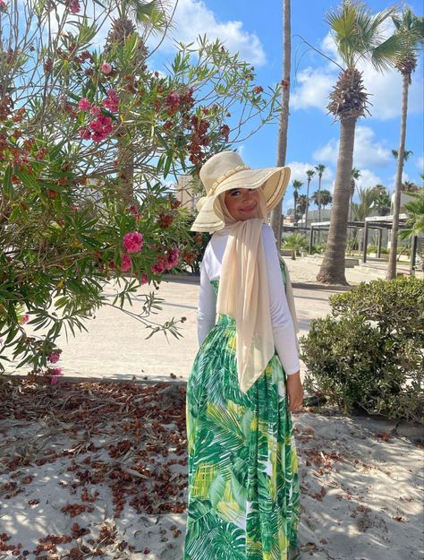 Hijabi Beach Outfit Summer Dresses, Hijabi Picnic Outfit, Hijabi Beach Outfit, Picnic Photos, Modest Hijab, Leaf Dress, Hawaii Outfits, Modern Hijab, Modern Hijab Fashion