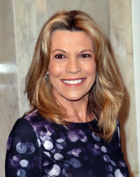 Vanna Marrie White is the full name of  Vanna White. She is a popular film actress and film producer who lives in America. She has hosted several TV shows including which Wheel of Fortune for over 35+ years and therefore received the name of being “hostess of wheel of fortune”. #vannawhite Chicken Fried Steak Pioneer Woman, Happy 63rd Birthday, 63rd Birthday, Vanna White, Film Actress, Wheel Of Fortune, Film Producer, Hollywood Walk Of Fame, Stevie Nicks