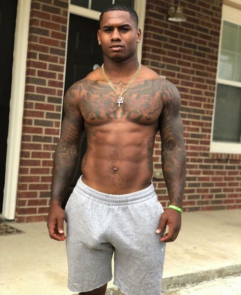 2,604 Likes, 37 Comments - All Guys (@brownmenx) on Instagram: “@bradenvnigga 👀🥵 crush” Gray Sweatpants, Dark Skin Men, Hard Men, Cute Black Guys, The Perfect Guy, Black Man, God First, Black Boys