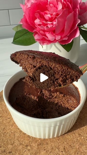 3 Ingredient Chocolate Cake, Chocolate Apple Cake, Apple Chocolate Cake, Lindsay Keosayian, Refined Sugar Free Recipes, Dairy Free Cake, Chocolate Apples, Sugar Free Treats, Baking With Almond Flour