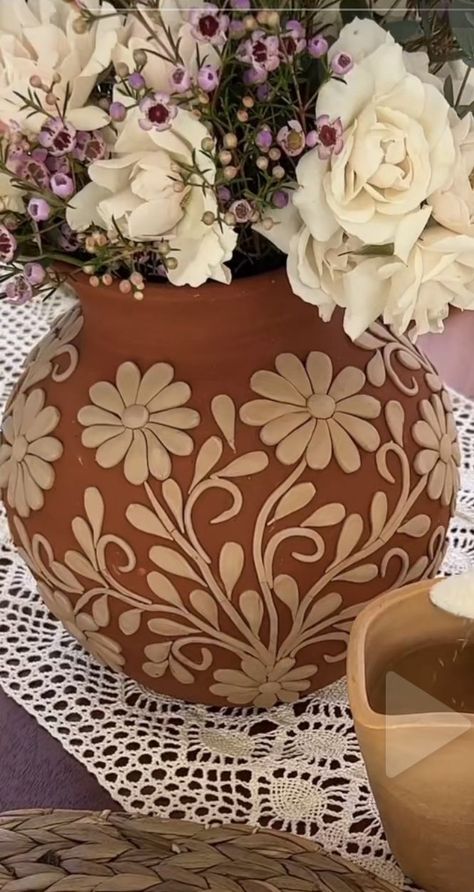 Mexican Pottery Vase, Barro Wedding Decor, Diy Talavera Pottery, Modern Mexican Fiesta, Charro Wedding Ideas, Elegant Mexican Theme Party, Mexican Boho Decor, Mexican Pottery Decor, Mexican Style Wedding