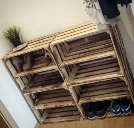 Diy Shoe Rack, Apartment Entryway, Wooden Crates, Shoe Closet, Diy Pallet Furniture, Diy Garden Decor, Backyard Decor, Christmas Countdown, Pallet Furniture