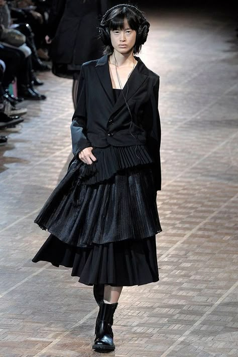 Limi Feu, Japanese Fashion Designers, Runway Fashion Couture, 가을 패션, Runway Models, Yohji Yamamoto, Japanese Fashion, Fashion Killa, Gothic Fashion