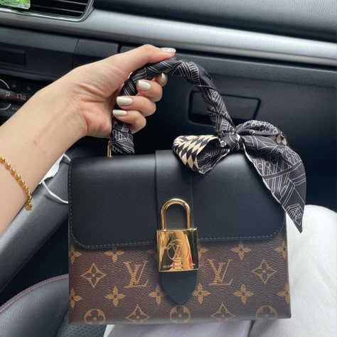 Replica Designer Handbags, Chanel Purse, Louis Vuitton Belt, Luxury Purses, Bvlgari Bags, Fashion Icon, Vuitton Bag, Replica Handbags, Bags Designer Fashion