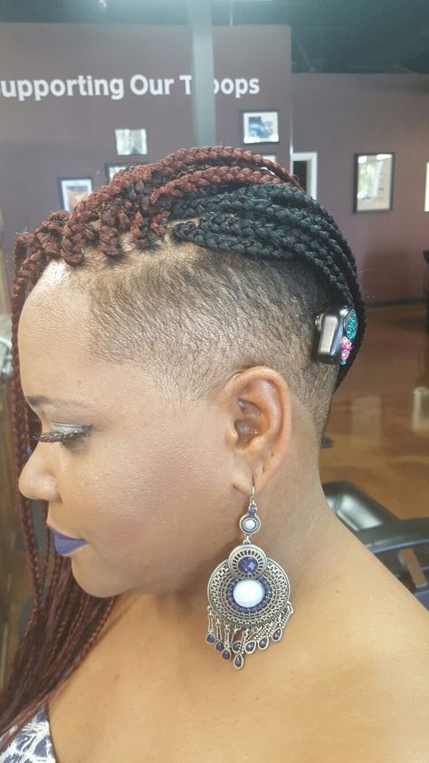 Knotless Braids With Shaved Sides, Braids With Shaved Sides Black Women, Loc Hawk, Locs With Shaved Sides, Side Shaved Hair, Box Braids Shaved Sides, Side Shaved, Hair Cut Ideas, Side Braids