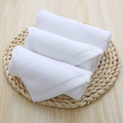 High quality Towel : How to choose a small towel in a hotel Hotel Towel Folding, Towel Folding Ideas, Cold Towels, Sanitary Towels, Guest Hand Towels, Powder Room Decor, Hotel Towels, How To Fold Towels, Small Towel