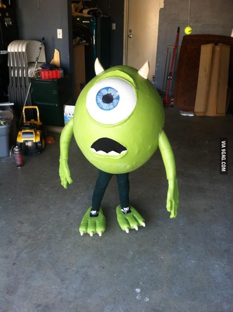 "Made my son Mike Wazowski for Halloween 2013." Diy Mike Wazowski Costume, Mike Wazowski Costume, Hallowen Costume, Halloween 2013, Mike Wazowski, Creative Costumes, Disney Cosplay, Fantasias Halloween, Monsters Inc