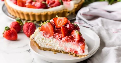 Strawberry Cheesecake Recipe Jr Cheesecake Recipe, Strawberry Mousse Recipe, Nyc Dessert, Easy Strawberry Cheesecake, The Best Cheesecake, Strawberry Things, Strawberry Cheesecake Recipe, Strawberry Glaze, Strawberry Mousse