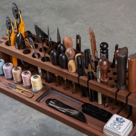 Leatherworking Tools, Furniture Coffee Tables, Leather Working Tools, Funky Painted Furniture Diy, Homemade Tables, Painted Furniture Diy, Leather Craft Projects, Wooden Pallet Projects, Leather Craft Tools