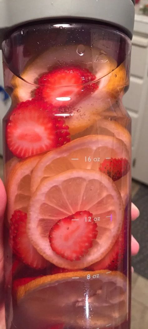 Strawberry Lemon Water, Hot Water With Lemon, Fruit Water Recipes, Lemon Infused Water, Lemon Water Recipe, Lemon Water Health Benefits, Water With Lemon, Lemon Juice Benefits, Fruit Infused Water Recipes