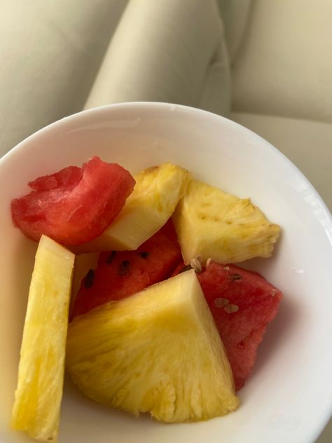 Morning Fruit Bowl, Pineapple Fruit Bowl, Watermelon Breakfast, Watermelon And Pineapple, Pineapple Watermelon, Clean Snacks, Pineapple Fruit, Delicacy Food, Fruit Salad Recipes