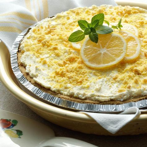 Lemonade Desserts, Lemon Sandwich, Low Sugar Treats, Sweet Potato Pie Southern, Lemonade Pie, Creamy Pie, Summer Pie, Most Popular Desserts, Keylime Pie Recipe