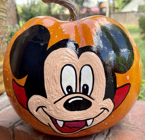 Pumpkin Painting Mickey Mouse, Mickey Mouse Painted Pumpkin, Mickey Mouse Pumpkin Painting, Pumpkin Painting Ideas Disney, Cute Painted Pumpkin Ideas, Pumpkin Inspo, Disney Pumpkin Painting, Pumpkins Painting, Pumpkin Paintings