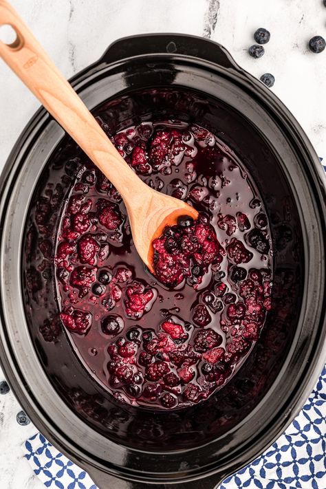 Slow Cooker Warm Berry Compote combines the best of fresh fruit with sugar, water, and cornstarch to make a dessert cuisine that will keep you wanting more. Make this easy recipe anytime you're looking for a quick and versatile treat. Magical Slow Cooker, Farmhouse Recipes, Summer Crockpot, Summer Crockpot Recipes, The Magical Slow Cooker, Compote Recipe, Recipe Slow Cooker, Slow Cooker Breakfast, Berry Compote