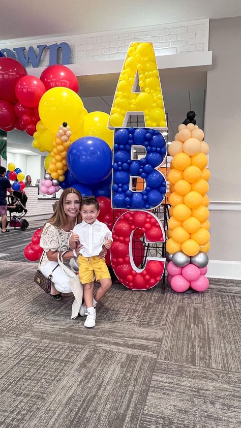 Back to School! 💛💙❤️ #cltballoons #charlottemoms #balloonartist #charlottemom #happybirthday #cltmom #cltmoms #cltballoonartist… | Instagram Back To School Balloon Columns, Back To School Balloon Decor, Back To School Balloon Arch, Back To School Balloons, Preschool Graduation Decorations, Kindergarten Graduation Decorations, School Balloons, Back To School Backdrop, Kindergarten Graduation Party