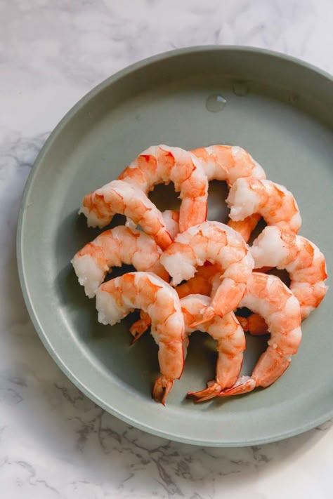 Boiling shrimp is one of the quickest and easiest methods of cooking shrimp. And they're perfect for classic shrimp cocktail, shrimp salsa, for sushi rolls and more! The best part it takes less than 5 minutes. How To Boil Shrimp, Shrimp Aesthetic, Dinner Shrimp Recipes, Thaw Frozen Shrimp, Shrimp Boil Recipes, Boiling Shrimp, Dinner Ideas Shrimp, Meat Food Styling, Shrimp Salsa