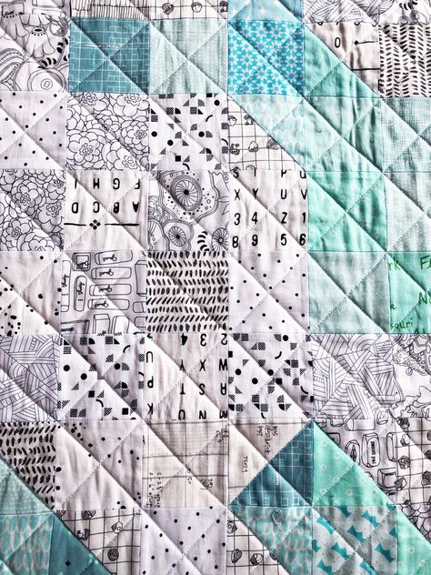 Aqua Christmas, Snowflake Quilt, Christmas Quilt Patterns, Quilt Modern, Winter Quilts, Girls Quilts, Scrappy Quilts, Christmas Quilts, Christmas Quilt