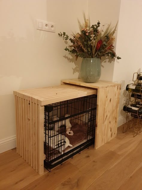 Integrate a dog bench in your interior Dog Interior Ideas, Mcm Dog Crate, Bench Dogs Diy, Dog Crate Area, How To Hide Dog Crate Ideas, Apartment Dog Ideas, Dog Crate Makeover, Apartment With Dog, Cute Dog Kennel