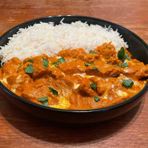 Easy Butter Chicken Recipe - Itaira Eats Butter Chicken Aesthetic, Butter Chicken And Rice, Buttered Chicken, Easy Butter Chicken Recipe, Indian Food Catering, Easy Butter Chicken, Butter Chicken Recipe Indian, Butter Chicken Sauce, Butter Chicken Recipe Easy