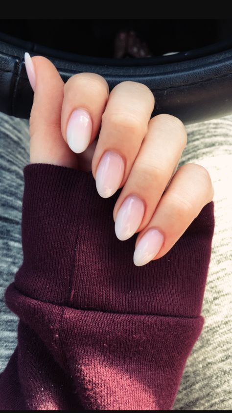 Looooove these nails Wanna get them so bad 😫 Light Pink Nail Designs, Unghie Nail Art, Light Pink Nails, Almond Shape Nails, Almond Nails Designs, Almond Acrylic Nails, Super Nails, Nails Polish, Bride Nails