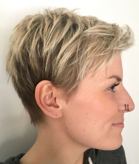 Messy Chopped Pixie with Blonde Balayage Very Short Pixie Cuts, Cute Pixie Haircuts, Brunette Pixie, Long Pixie Hairstyles, Blond Balayage, Very Short Haircuts, Short Layered Haircuts, Haircut For Older Women, Pixie Haircuts