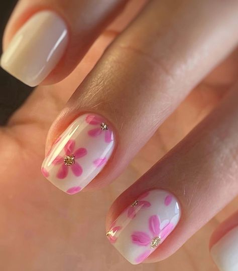 Simple Flower Nail Art, Short Stiletto Nails, Short Stiletto, Small Nails, Nails Trend, Hippie Nails, Romantic Nails, Simple Gel Nails, Summery Nails