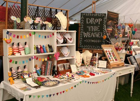 Craft Stall Display Ideas, Craft Table Display, Craft Stall Display, Diy Study Table, Craft Fair Table, Market Stall Display, Stall Display, Craft Show Booths, Craft Market Display