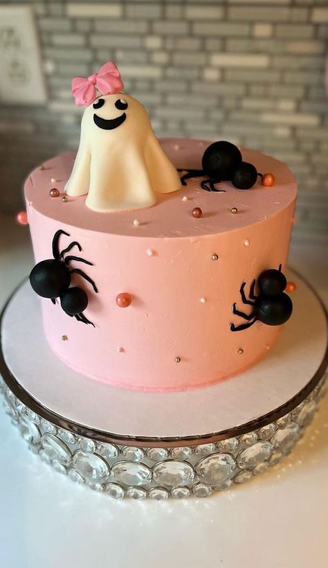 Girly Halloween Birthday Cakes, Pastel Halloween Birthday Cake, Girly Halloween Cake, Pink And Orange Halloween Cake, Cute Spooky Birthday Cake, Pastel Halloween Party Cake, Creepy Halloween Desserts, Scary Halloween Cakes, Halloween Cake Ideas