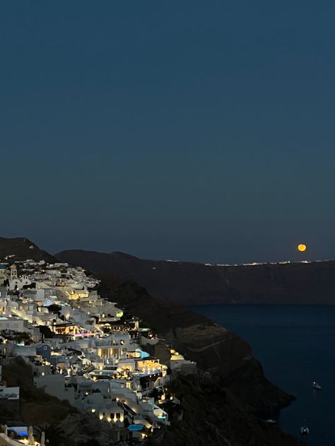 #oia #greece #travel #greeceguide #santorini #europe Mykonos Greece Night, Mykonos Night, Greece At Night, Santorini Fira, Grecia Santorini, Oia Greece, Greece Santorini, Moon Luna, Adventure Travel Explore