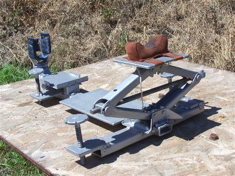 Homemade rifle rest out of screwjack Shooting Bench Plans, Shooting Table, Shooting Rest, Bench Rest, Reloading Bench, Car Jack, Shooting Targets, Welding Equipment, Homestead Survival