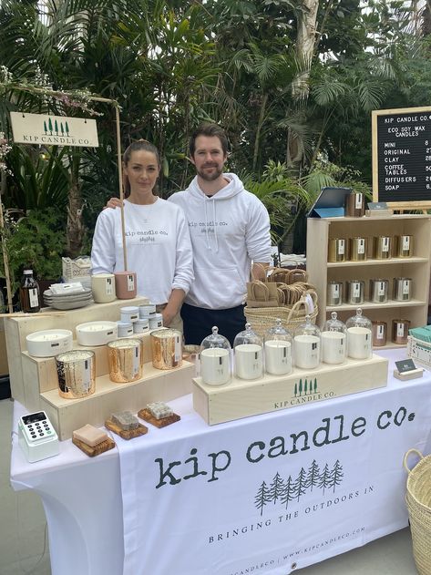 Candle Pop Up Shop Display, Candle Market Table Display, Craft Show Candle Display Ideas, Craft Fair Candle Display Ideas, Marketplace Table Display, Modern Craft Booth Display, Stall Display Ideas Market, Pop Up Display Stand, Candle Market Display Ideas