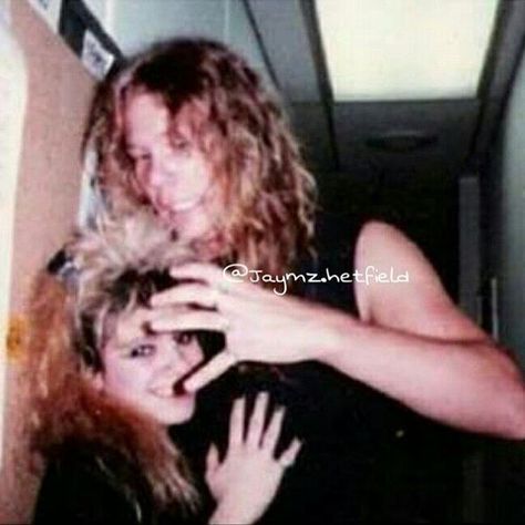 James & his girlfriend 80s #jameshetfield #girlfriend #1985or1986 #metallica Metallica Meme, Jaymz Hetfield, James 3, Kirk Hammett, James Hetfield, Mötley Crüe, Heavy Metal Bands, Electric Guitars, A Mirror