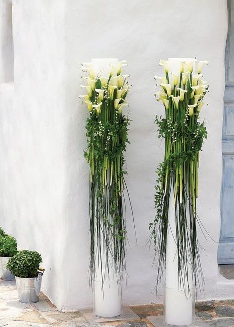 Vases With Flowers, Vase Ideas, Church Flowers, Tall Vase, Calla Lilies, Church Design, Deco Floral, Floral Ideas, Tall Vases