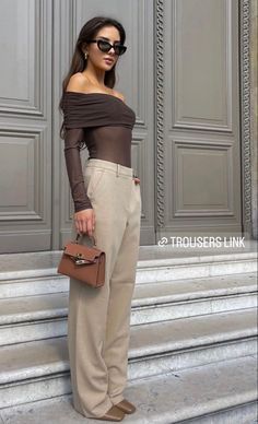 Off Shoulder Top Outfit Casual, Off Shoulder Top Outfit, Outfit Casual Jeans, Women Street Wear, Off The Shoulder Top Outfit, Shoulder Tops Outfit, Cute Professional Outfits, Outfits Nyc, Jeans Street Style