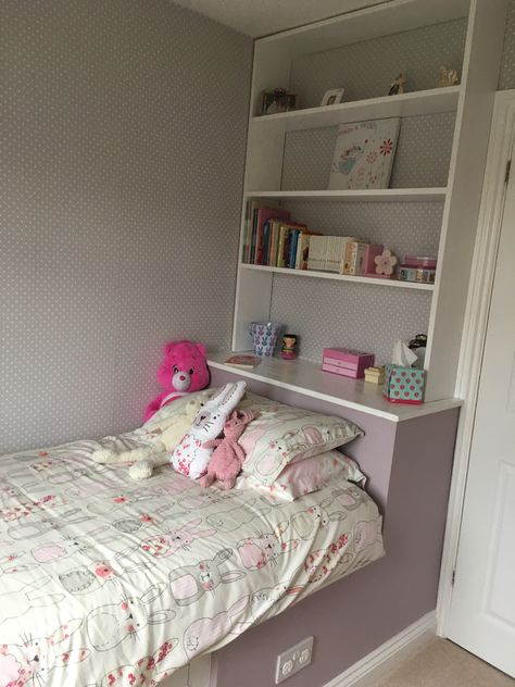 Perfect finish with bedding, painted areas and storages lips/shelves Stair Box In Bedroom, Bulkhead Bedroom, Small Room Ikea, Box Room Beds, Wall Storage Ideas, Small Room Storage, Box Room Bedroom Ideas, Childrens Bedroom Storage, Bedroom Storage Ideas