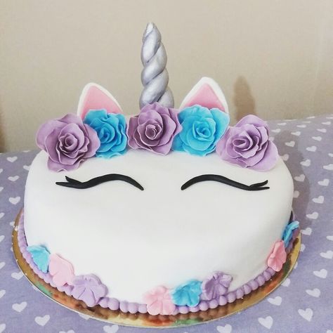 Cake Unicorn Unicorn Birthday Cake Easy, Unicorn Cake Easy, Simple Unicorn Cake, Easy Unicorn Cake, Cake Unicorn, Savory Cakes, Unicorn Birthday Cake, Magic Cake, Cupcake Cake