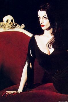 Style Lisa Marie Smith, Ed Wood, Elvira Mistress Of The Dark, Vampire Girls, Horror Lovers, Gothic Vintage, Scream Queens, Gothic Aesthetic, Ageless Style