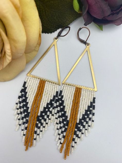 Seed Bead Tutorials, Seed Bead Jewelry Patterns, Earrings Patterns, Bead Fringe, Crochet Earrings Pattern, Beaded Earrings Tutorials, Beaded Earrings Diy, Brick Stitch Earrings, Seed Bead Patterns