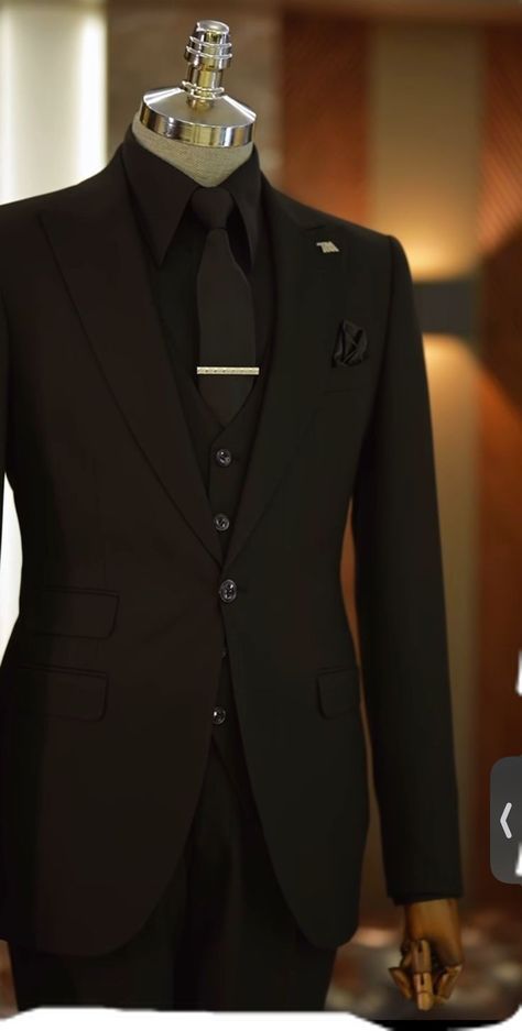 Italian Suits For Men Classy, Tuxedo Aesthetic, Black Suit Aesthetic, Guys Fashion Casual, Stylish Mens Suits, Black Suit Men, Suits Men Business, Classy Suits, Classy Outfits Men