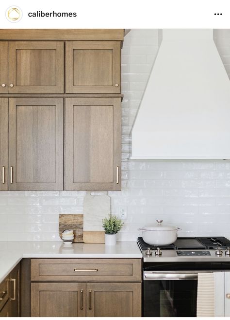 White Oak Kitchen Cabinets, Stained Kitchen Cabinets, Light Wood Kitchens, White Oak Kitchen, Maple Kitchen Cabinets, Brown Kitchen Cabinets, Light Wood Cabinets, Brown Cabinets, Oak Kitchen Cabinets