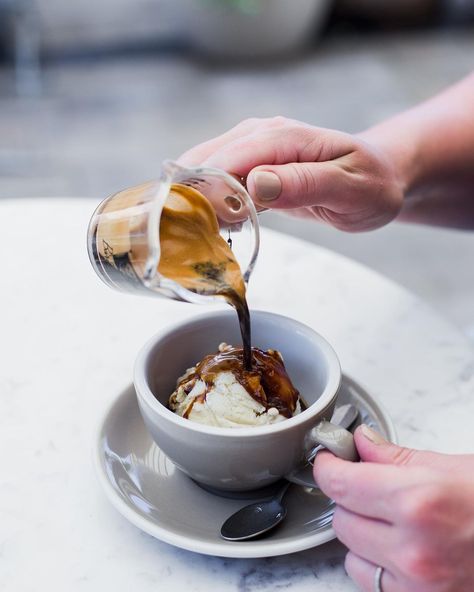 Ice Cream With Coffee, Coffee Flavored Ice Cream, Chocolate Business, Affogato Coffee, Photography Rules, Coffee Bread, Coffee Photo, Mexican Coffee, Coffee Aesthetics