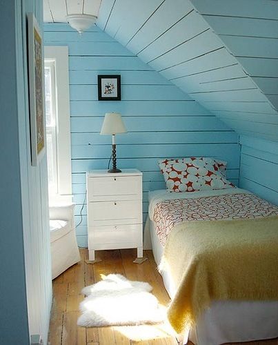 So cozy Bedroom Turquoise, Bedroom Nook, Small Attic, Attic Bedrooms, Attic Renovation, Attic Spaces, Attic Remodel, Attic Bedroom, Attic Rooms