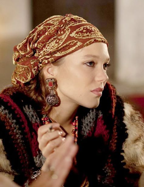 French Head Scarf, Gypsycore Outfits, Saint Laurent 2014, Pirate Makeup, Lea Seydoux, French Actress, Asian Culture, Mode Vintage, Mode Inspiration