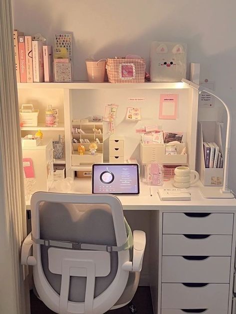 Cute Bedroom, Girly Room Decor, Study Desk Decor, Deco Studio, Best Bedroom, Cute Bedroom Ideas, Room Redesign, Office Room Decor, Being Creative