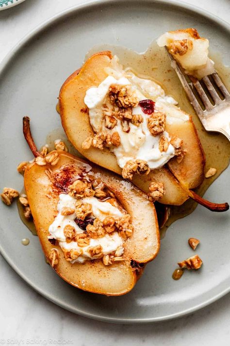 Soft Pear Recipes, Baked Pears With Feta Honey Cranberries, Breakfast With Pears, Baked Pear Recipes, Pear Snack Ideas, Healthy Pear Dessert, Things To Make With Pears, Winter Healthy Snacks, Baked Pears Recipe Desserts