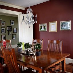 Green with burgundy accent wall Dining Room Wall Color, Sage Green Living Room, Dining Room Colour Schemes, Red Dining Room, Dining Room Paint Colors, Green Dining Room, Traditional Dining Rooms, Dining Room Paint, Revere Pewter