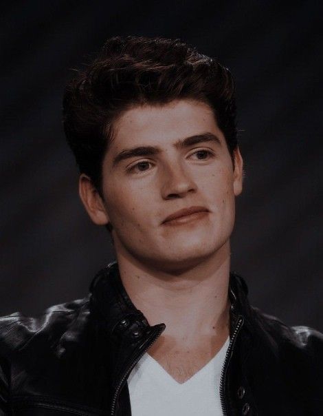 Mason Greyback, Hunger Games Tributes, Gregg Sulkin, Isle Of The Lost, Taylor Swift Cute, Addicted Series, George Weasley, Addicted To You, Couple Goals Teenagers