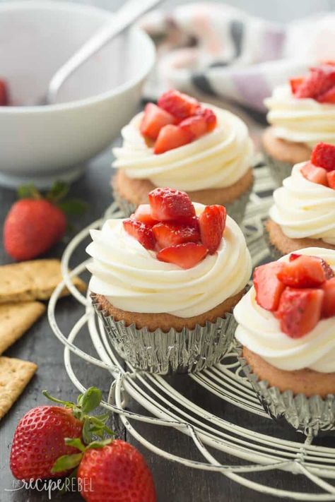 Strawberry Cheesecake Cake Recipe, Strawberry Cheesecake Cake, Strawberry Cheesecake Cupcakes, Cheesecake Cupcakes Recipe, Cheesecake Cake Recipes, Easy Strawberry Cheesecake, Strawberry Cheesecake Recipe, Cheesecake Cupcakes, Spring Celebration