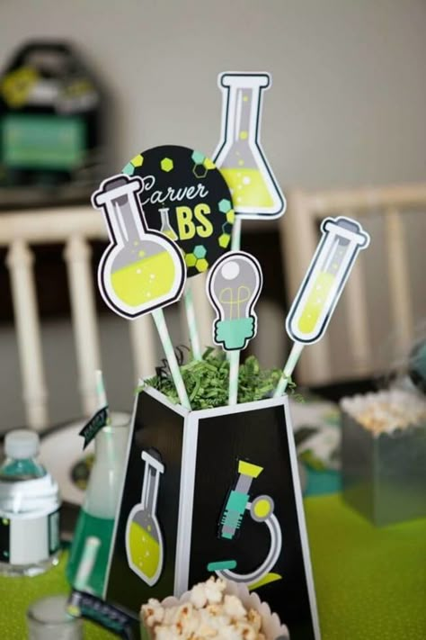 mad-science-birthday-party-centerpiece Lab Birthday Party, Science Lab Decorations, Science Party Decorations, Science Themed Party, Science Birthday Party Ideas, Scientist Birthday Party, Scientist Birthday, Mad Science Party, Mad Scientist Party